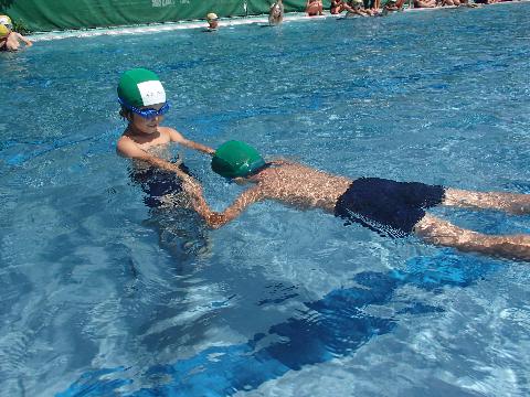 泳ぎの練習 頑張っているよ 三島市立佐野小学校